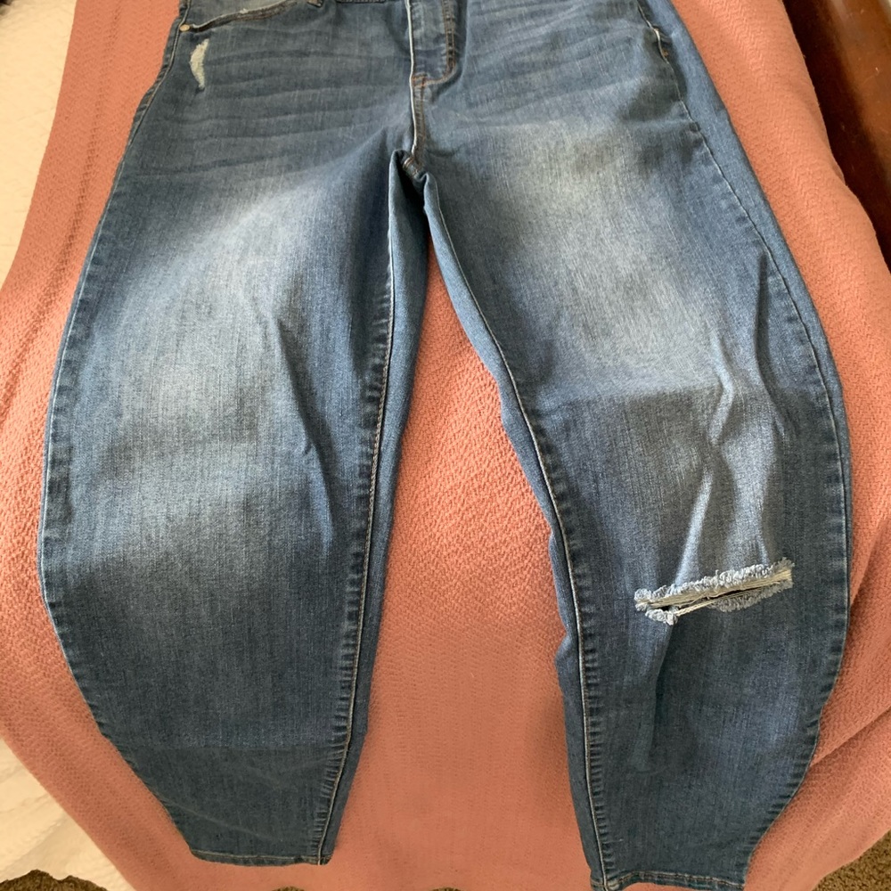 Celebrity pink high waisted size 11 skinny jeans